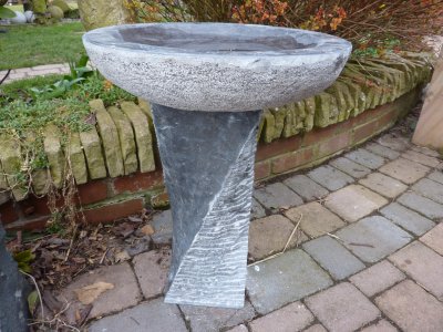 Edinburgh birdbath dia45x60cm H- BLACK LIMESTONE